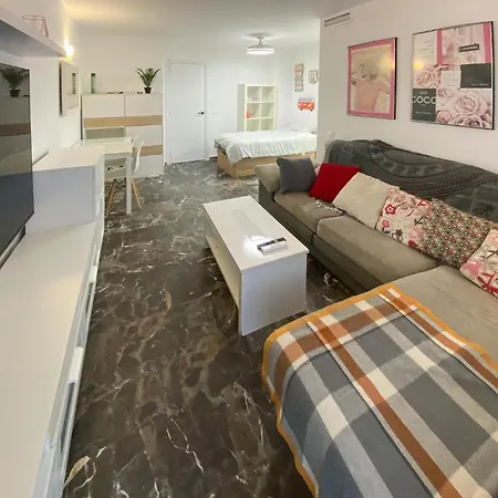 Апартаменти Gorgeous In Фуенхірола